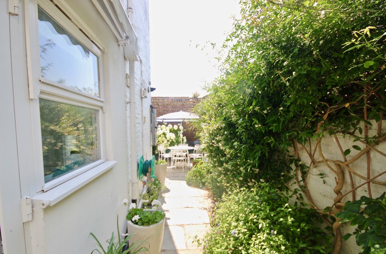 Captain’s Cottage image