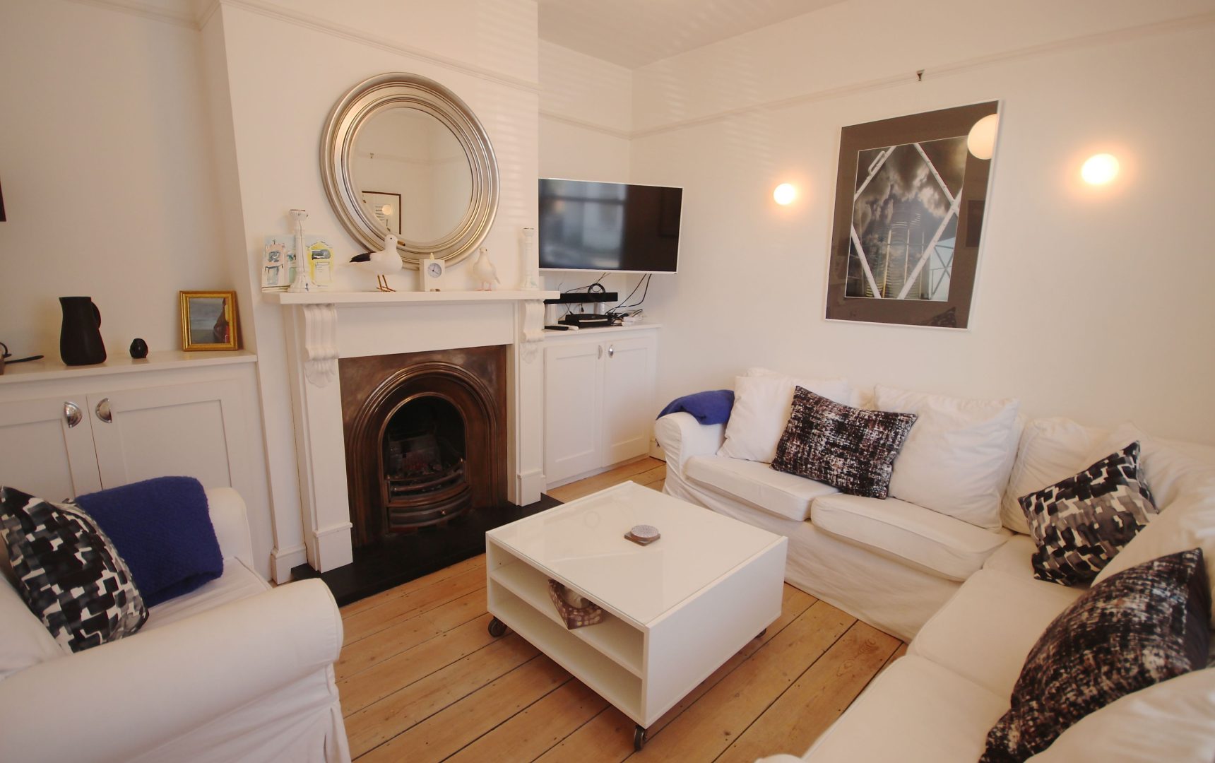 Captain’s Cottage image