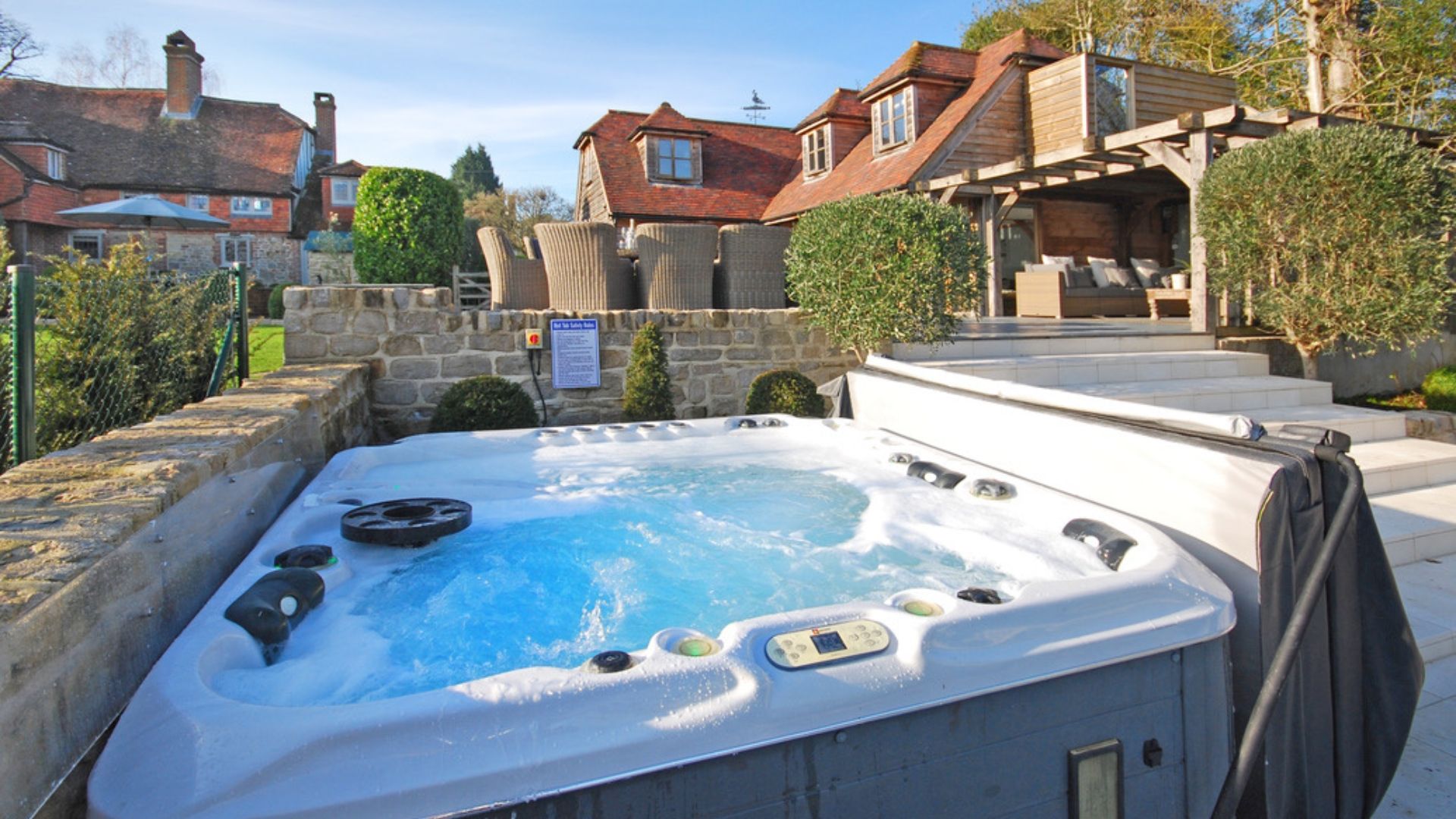 Lickfold Manor image