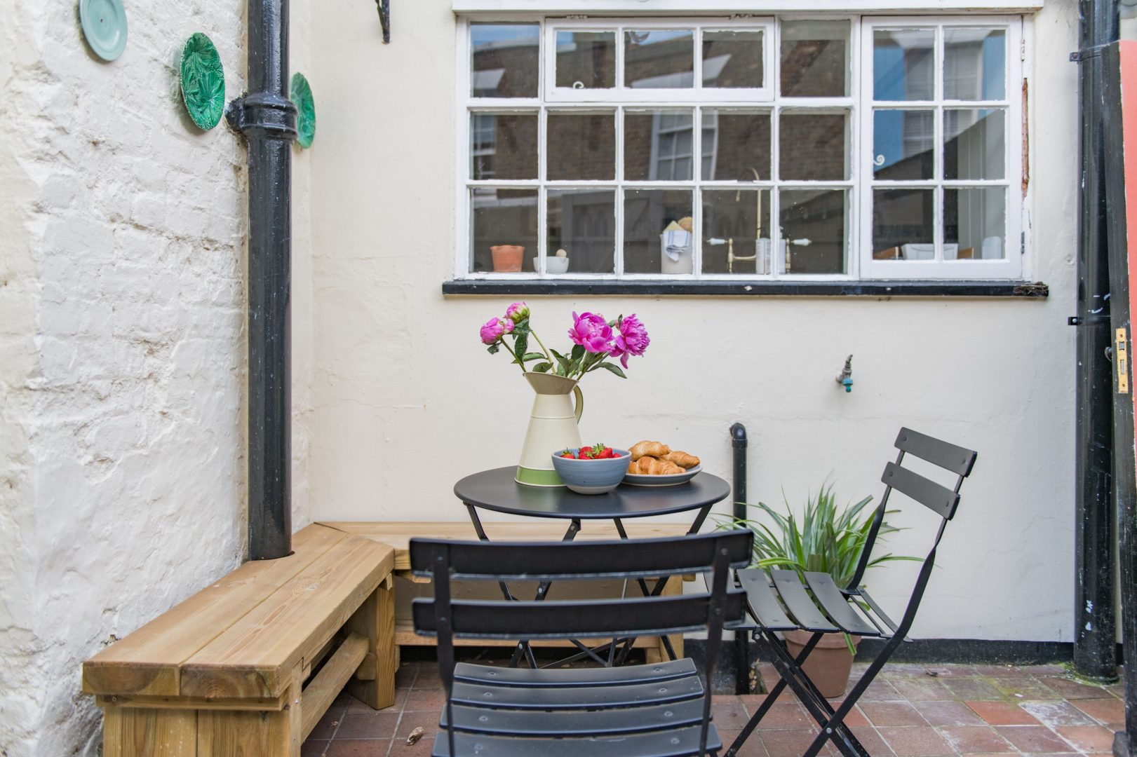 Rogue’s Cottage image