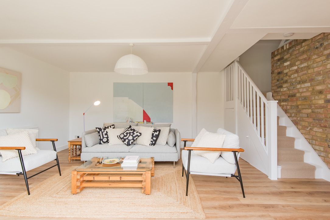 Poplar Farmhouse & Barn image