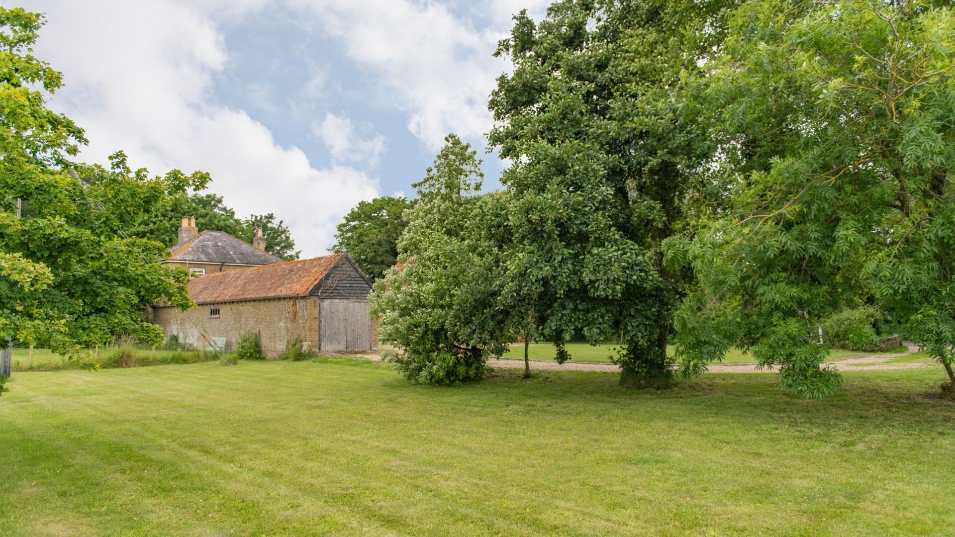 Poplar Farmhouse & Barn image