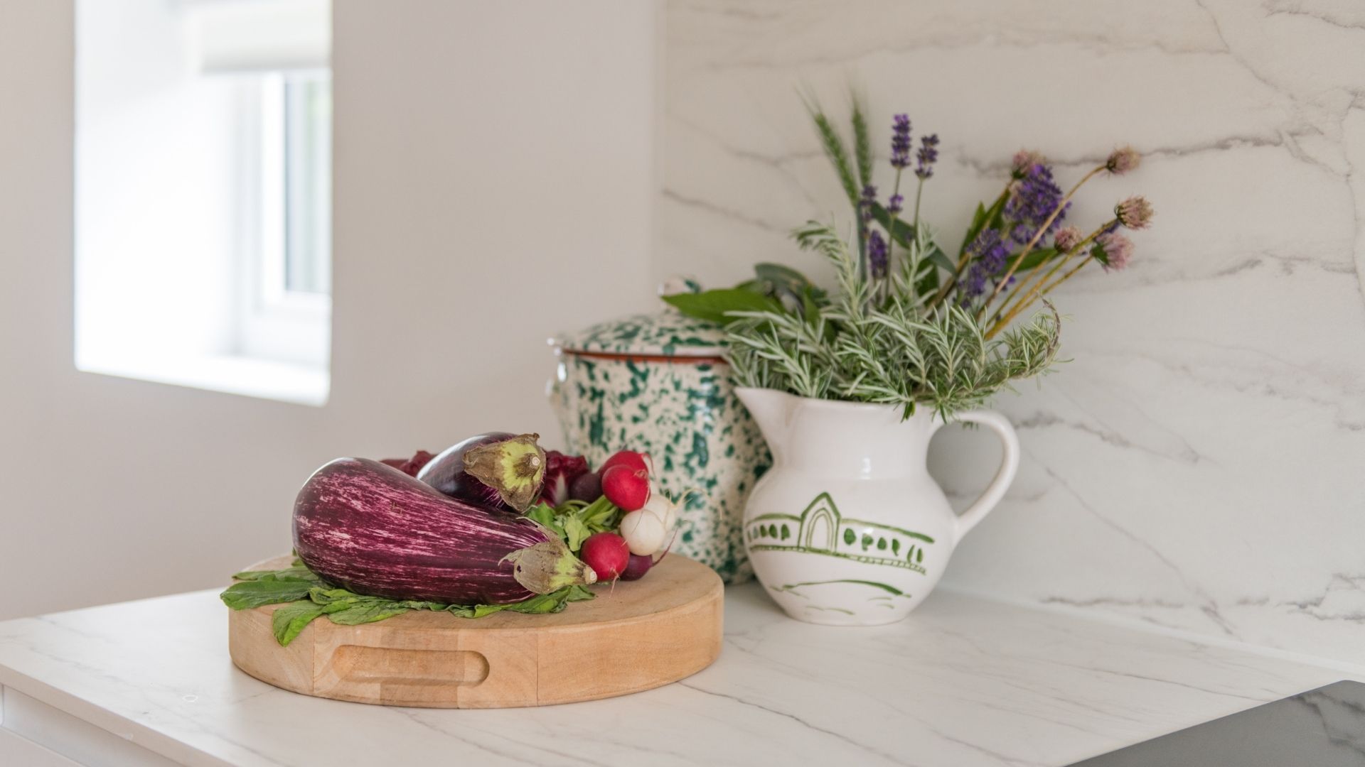 Poplar Farmhouse & Barn image