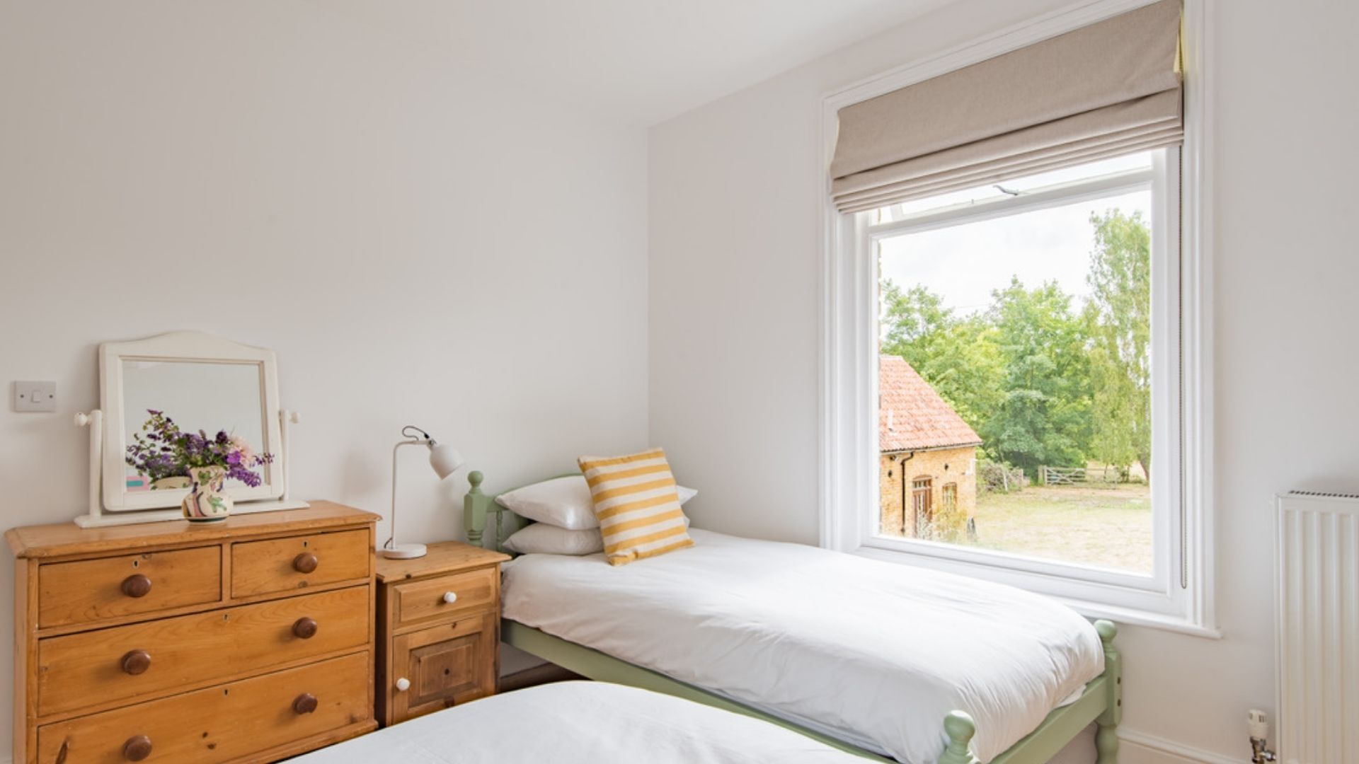 Poplar Farmhouse & Barn image