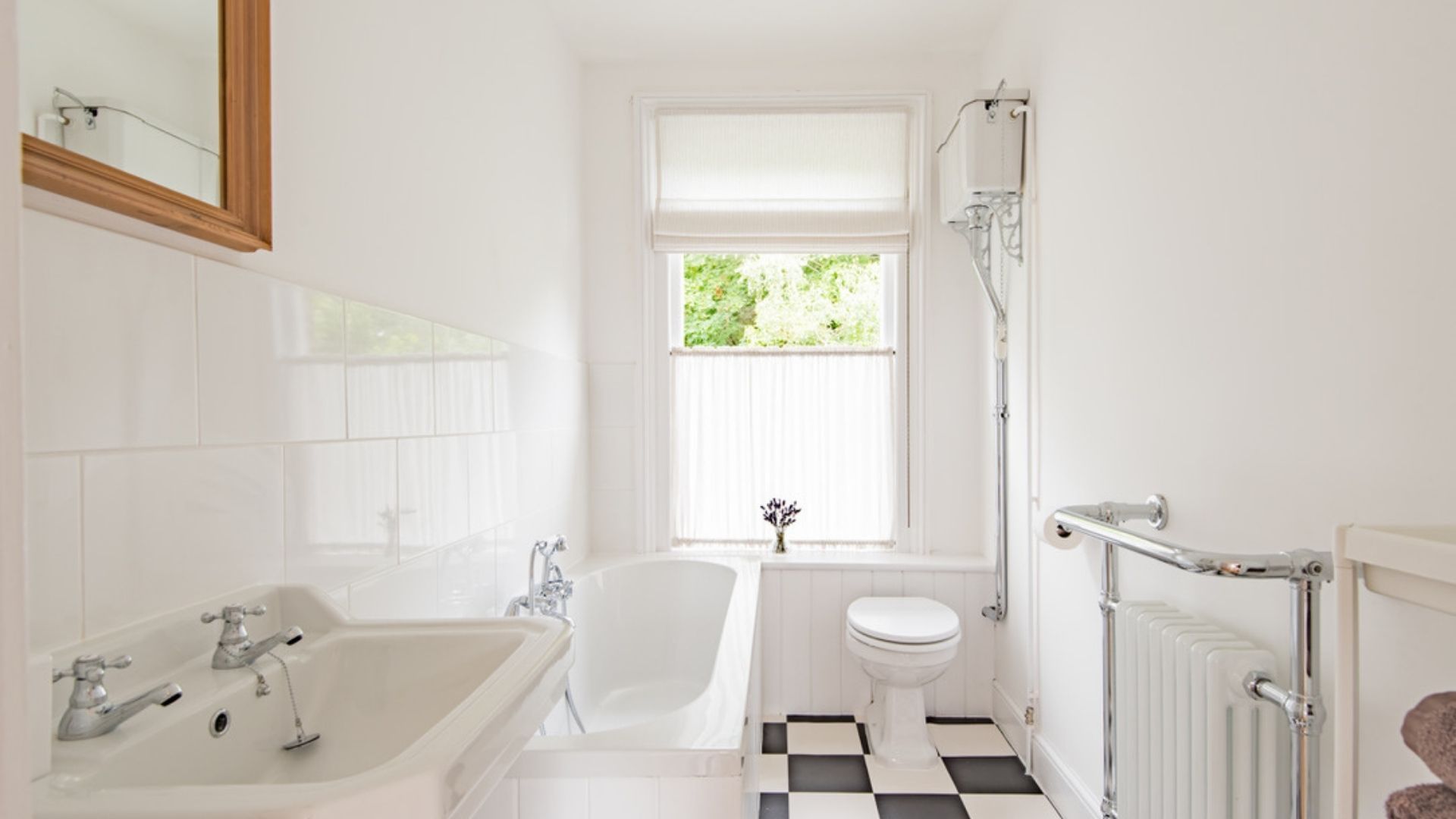 Poplar Farmhouse & Barn image