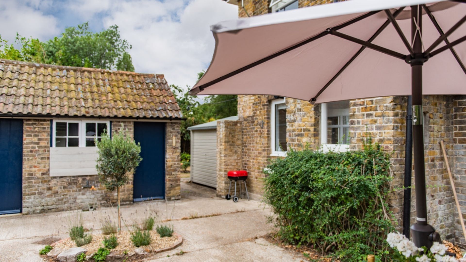 Poplar Farmhouse & Barn image