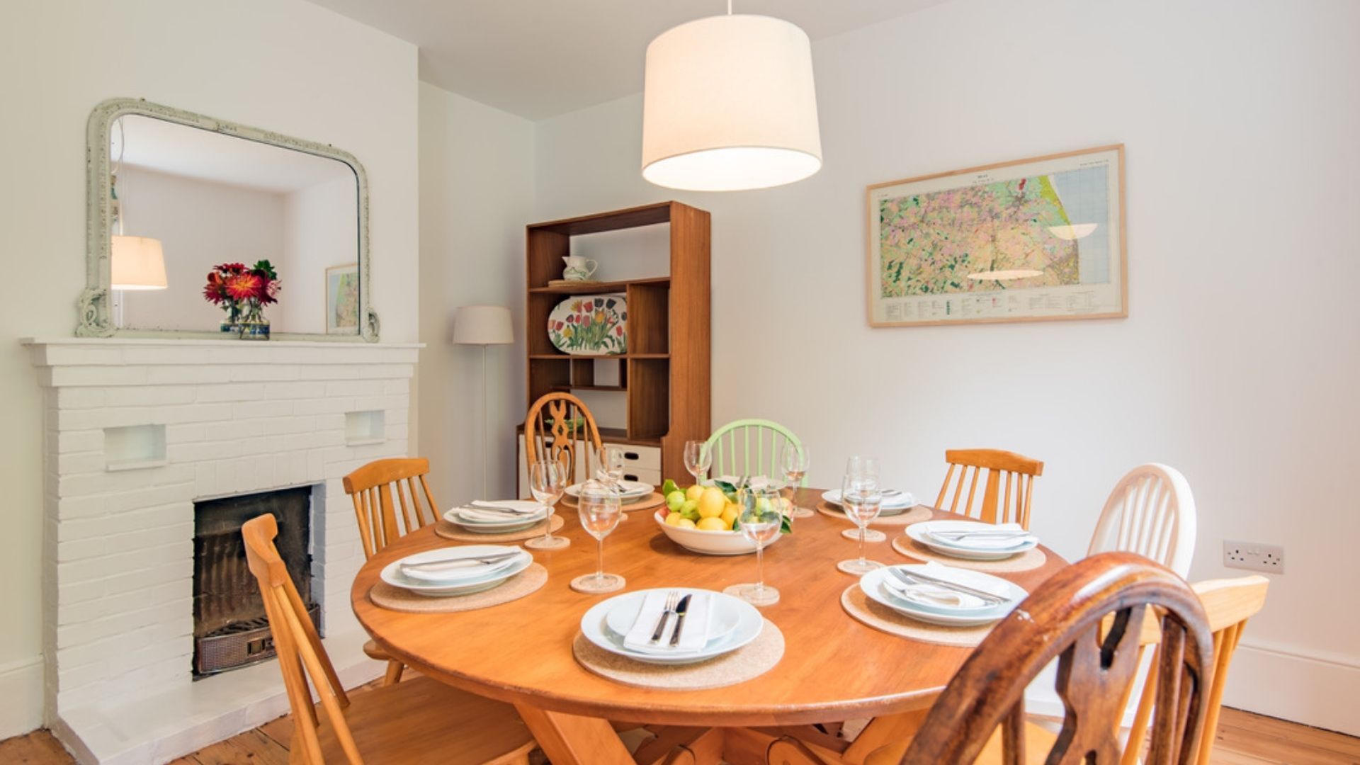 Poplar Farmhouse & Barn image