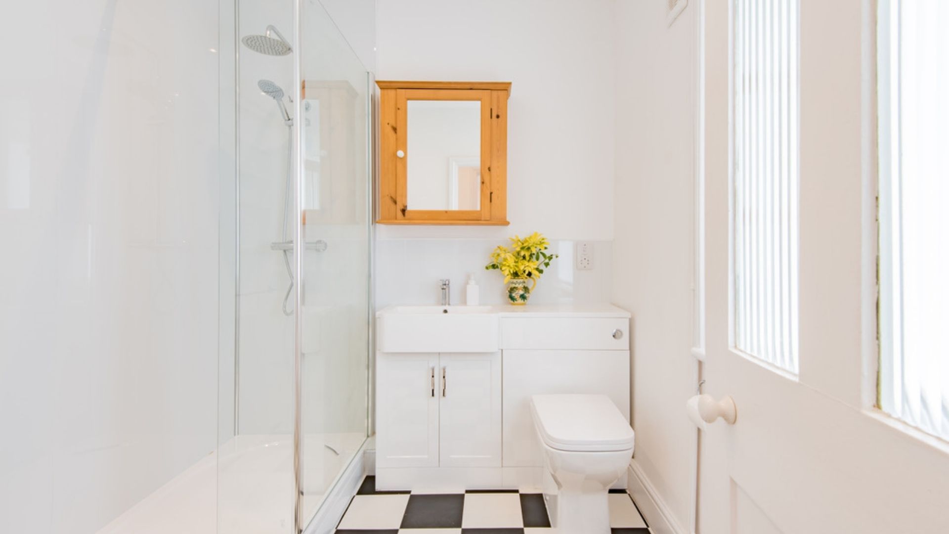 Poplar Farmhouse & Barn image