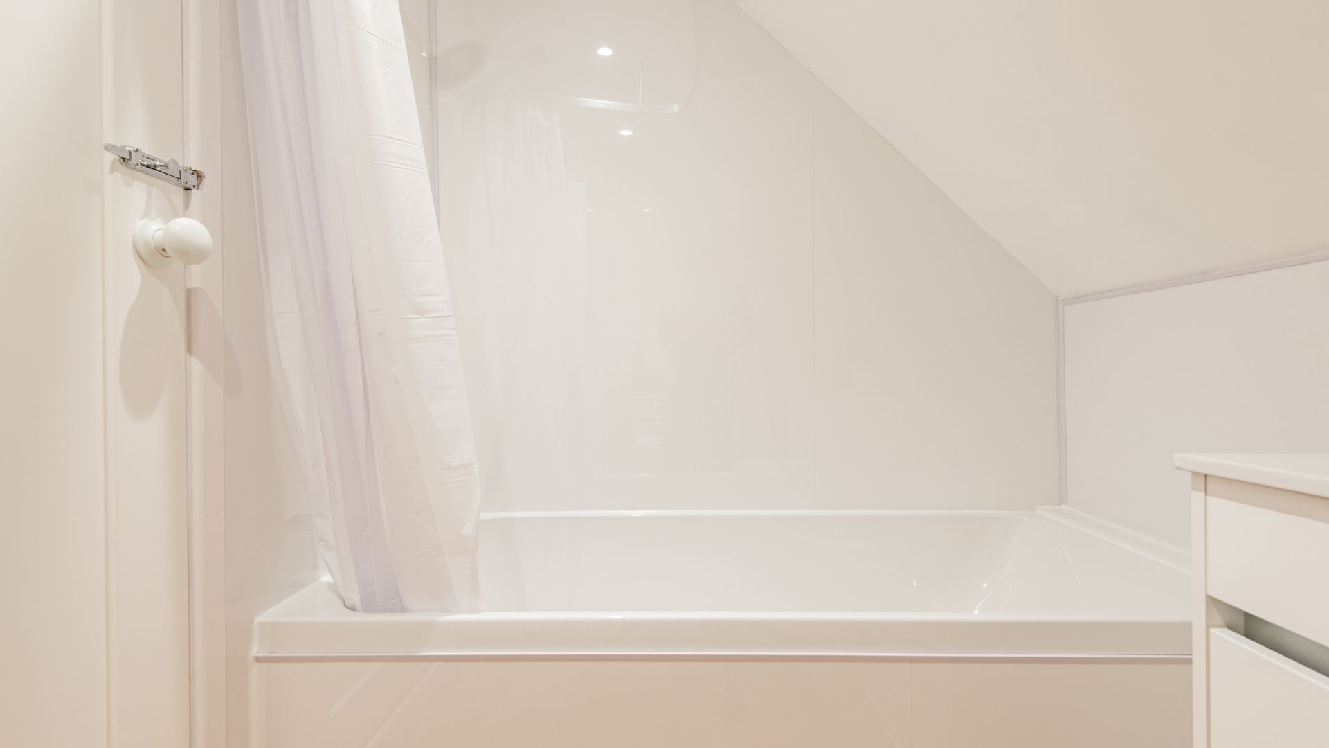 Poplar Farmhouse & Barn image