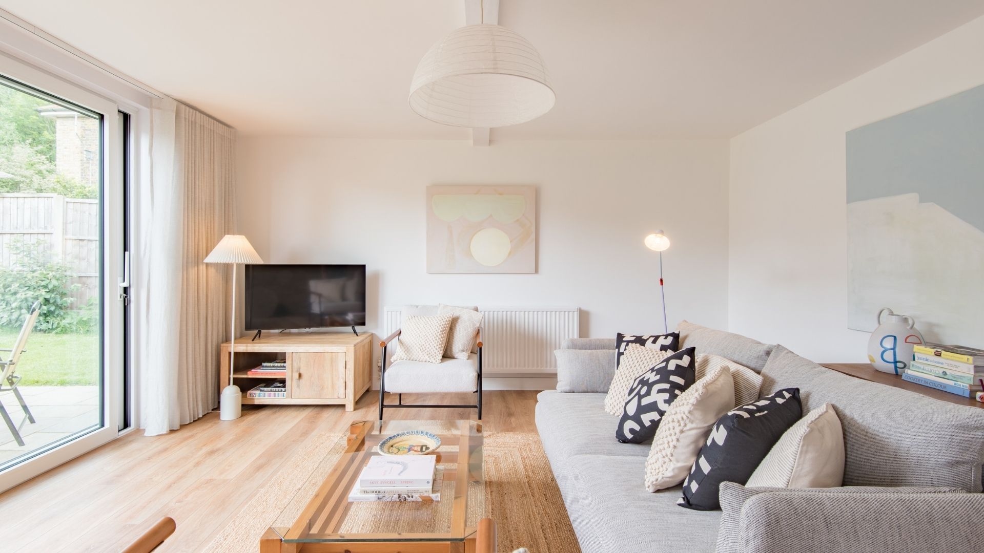 Poplar Farmhouse & Barn image