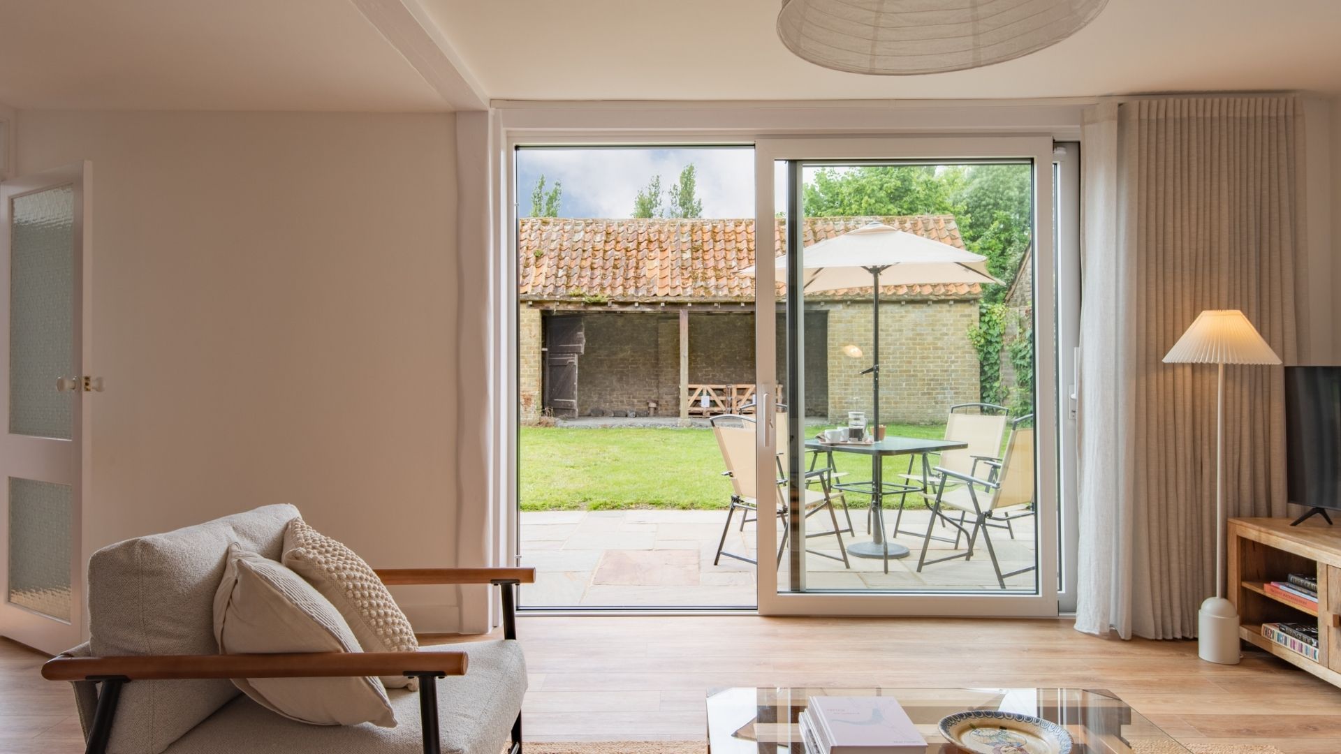 Poplar Farmhouse & Barn image