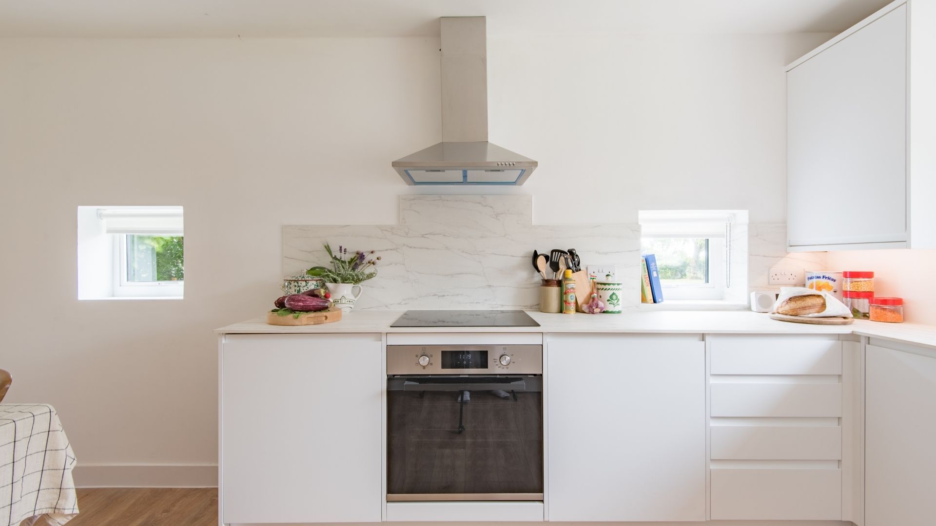 Poplar Farmhouse & Barn image