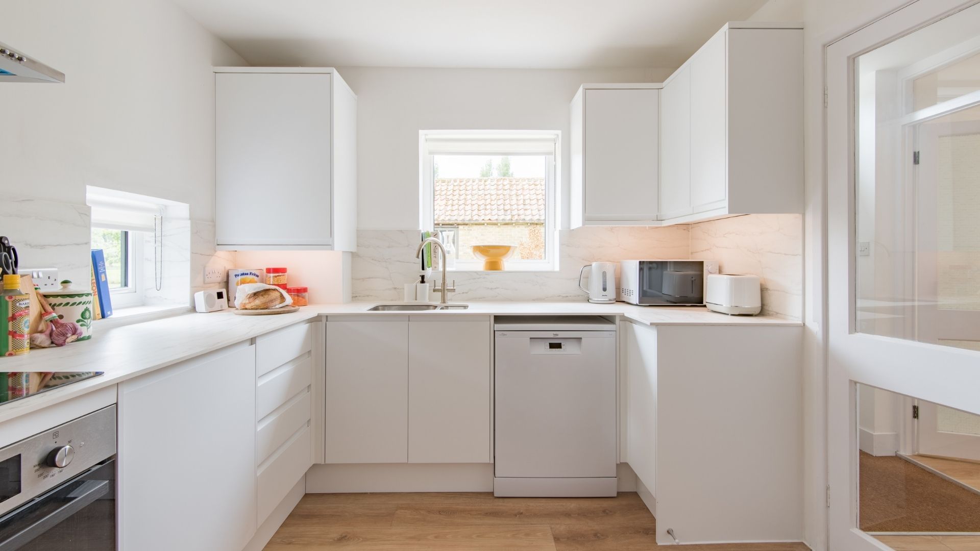 Poplar Farmhouse & Barn image