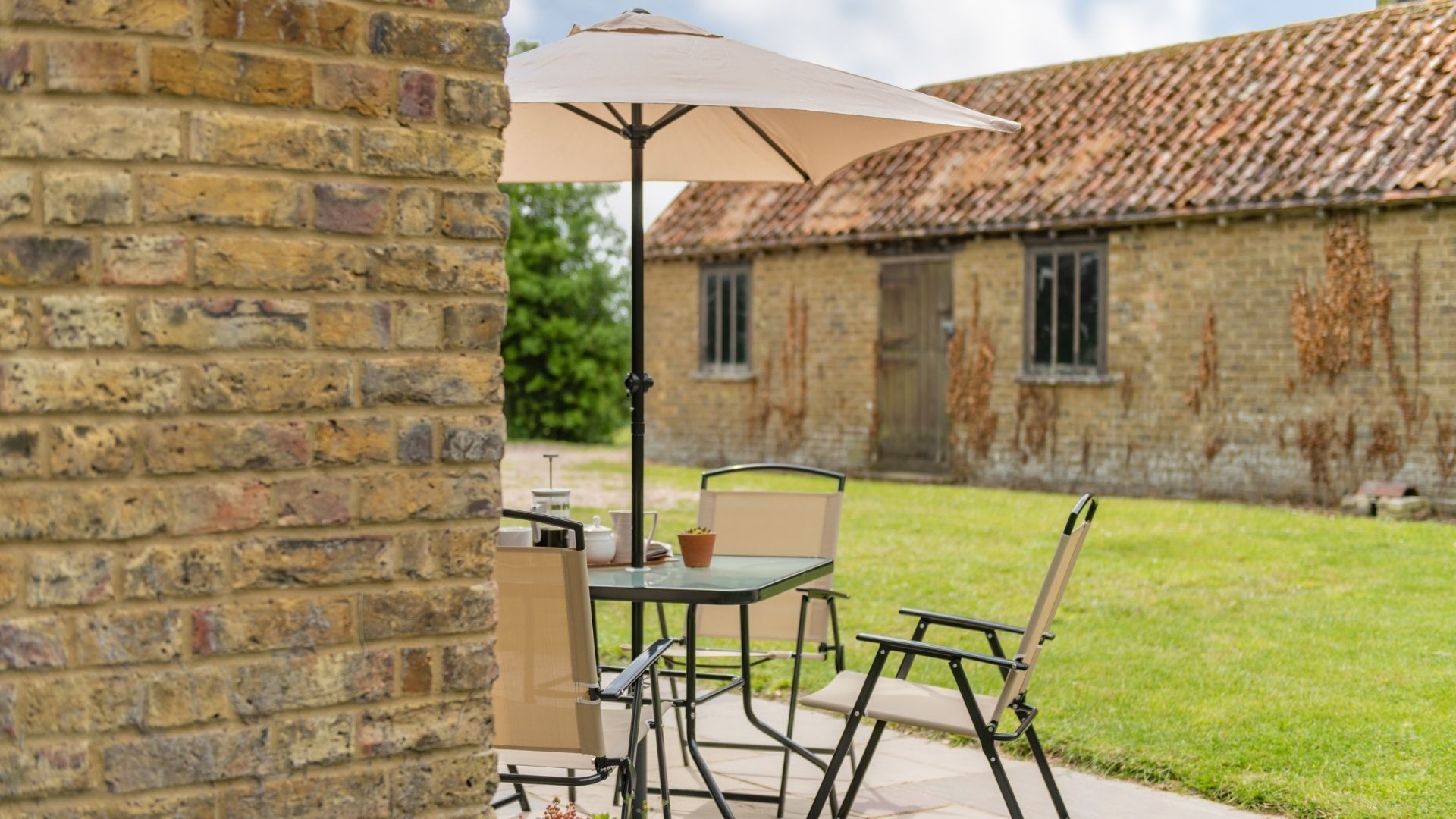 Poplar Farmhouse & Barn image