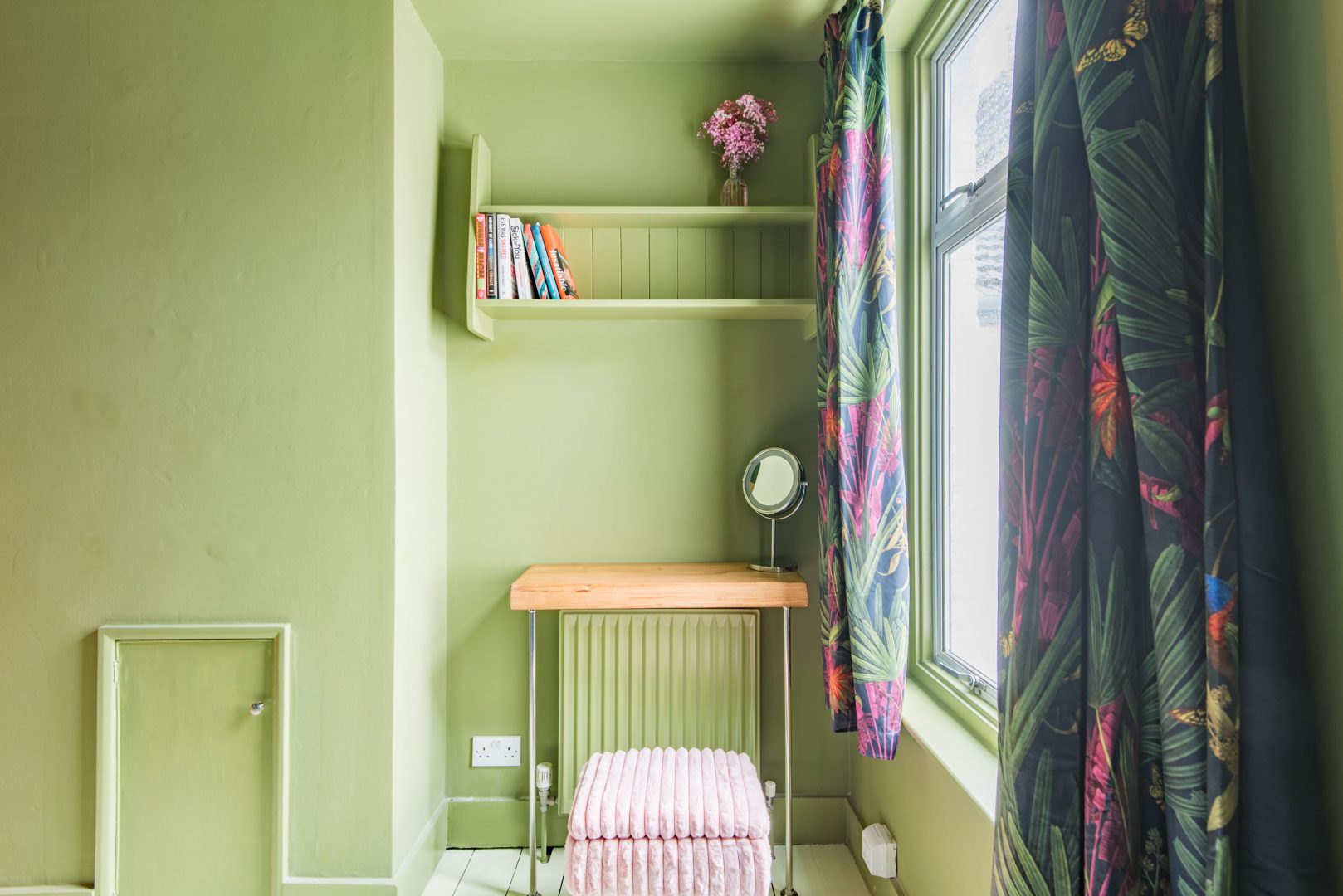 Peacock & Pebble Cottage image