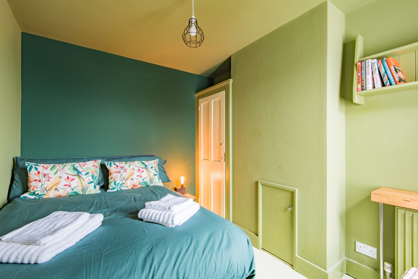 Peacock & Pebble Cottage image