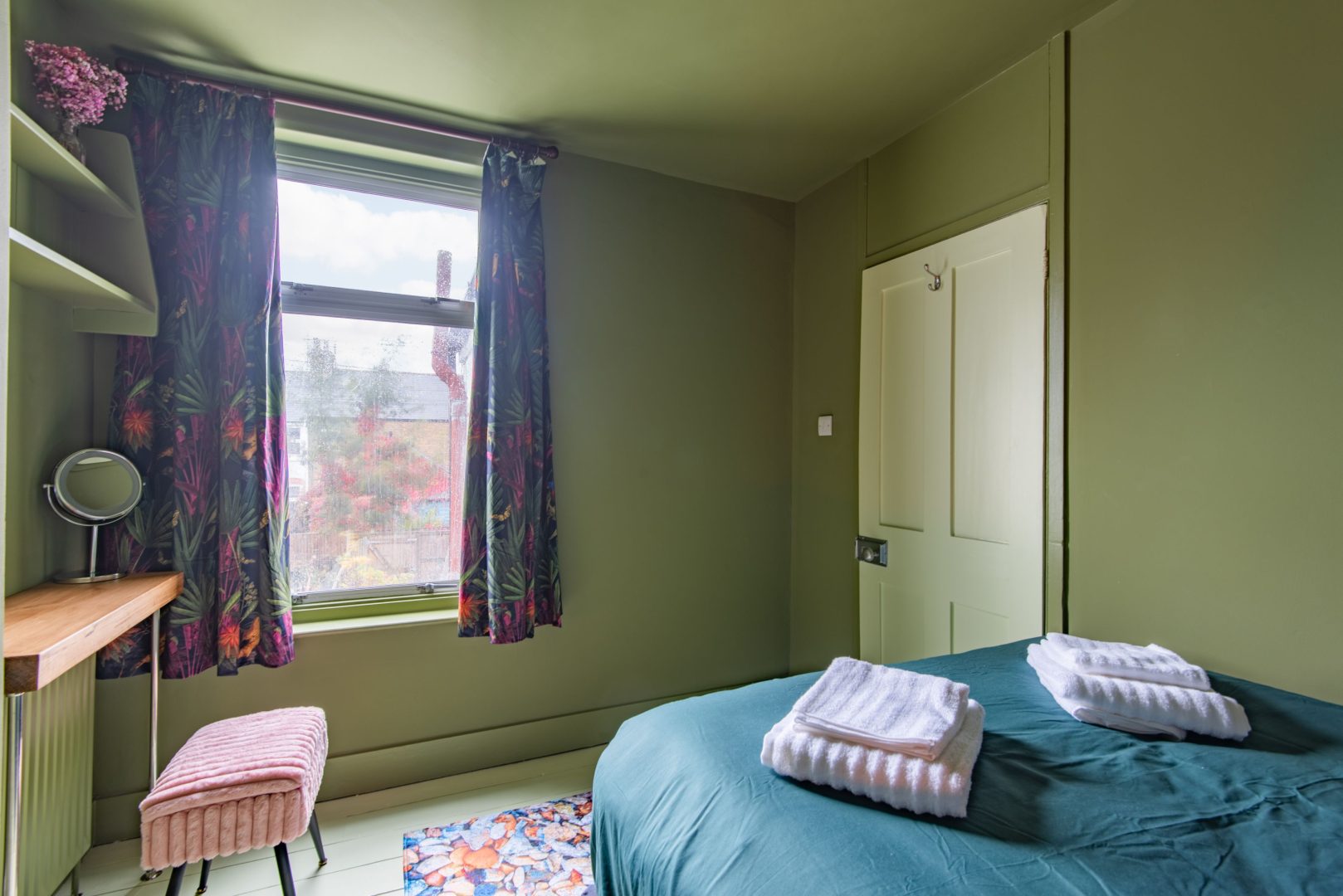 Peacock & Pebble Cottage image