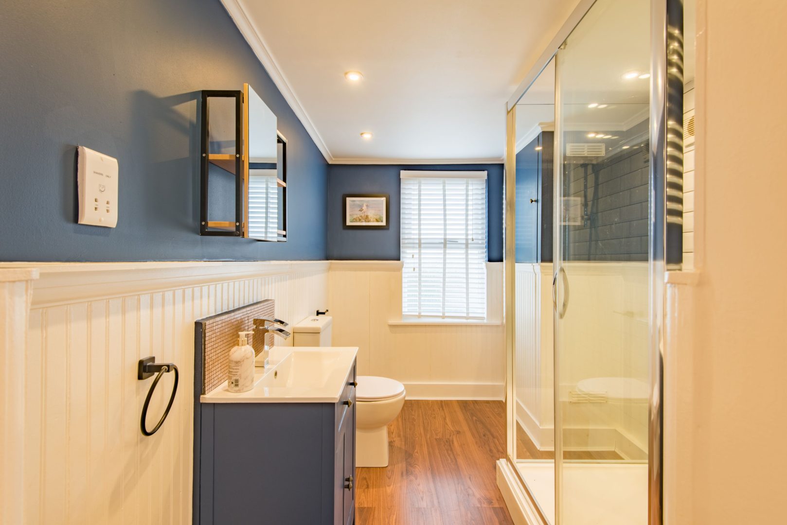 Middle Cottage image