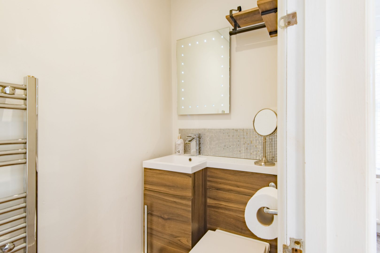 Middle Cottage image