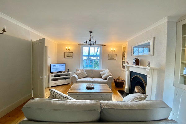 Victoria RoseCottage lounge