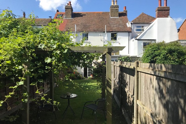 Writers-Cottage-Deal-Kent