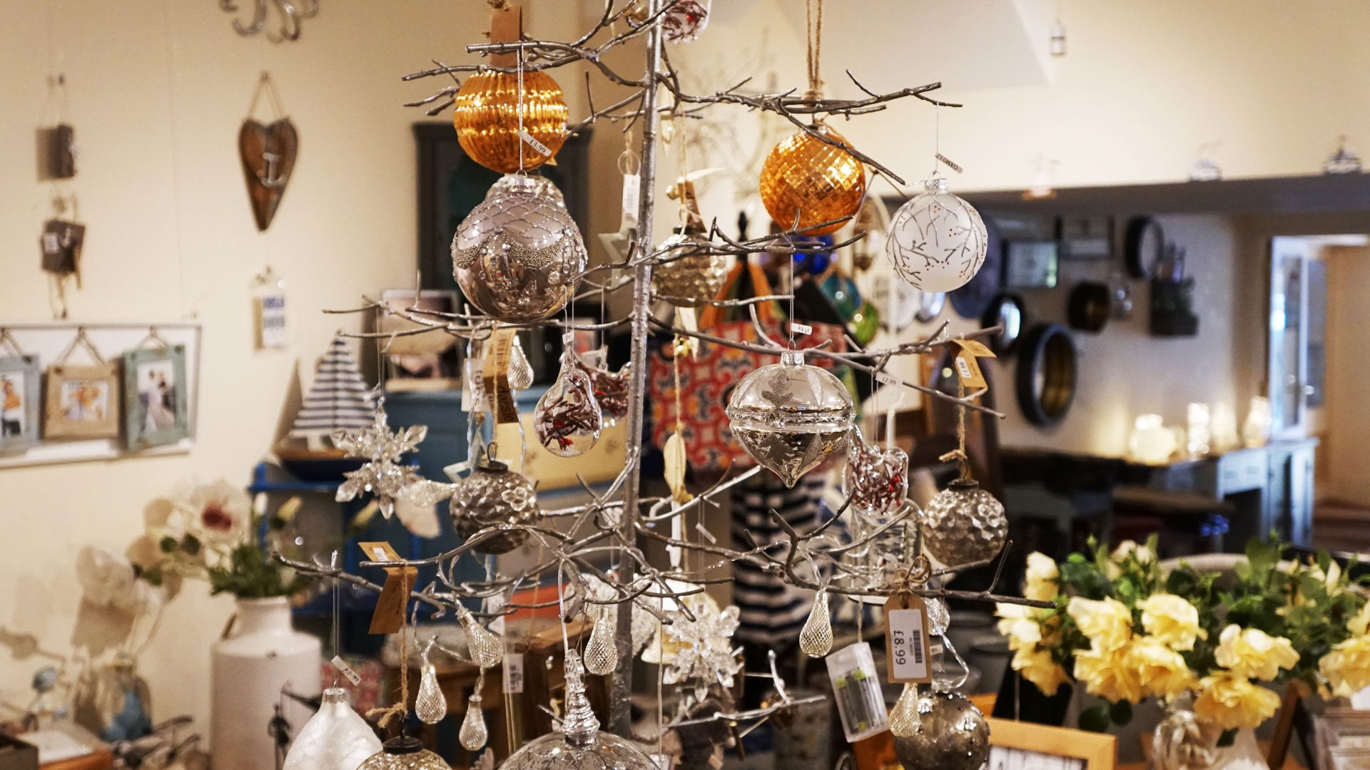 keepers-cottages-christmas-shopping-in-deal-2