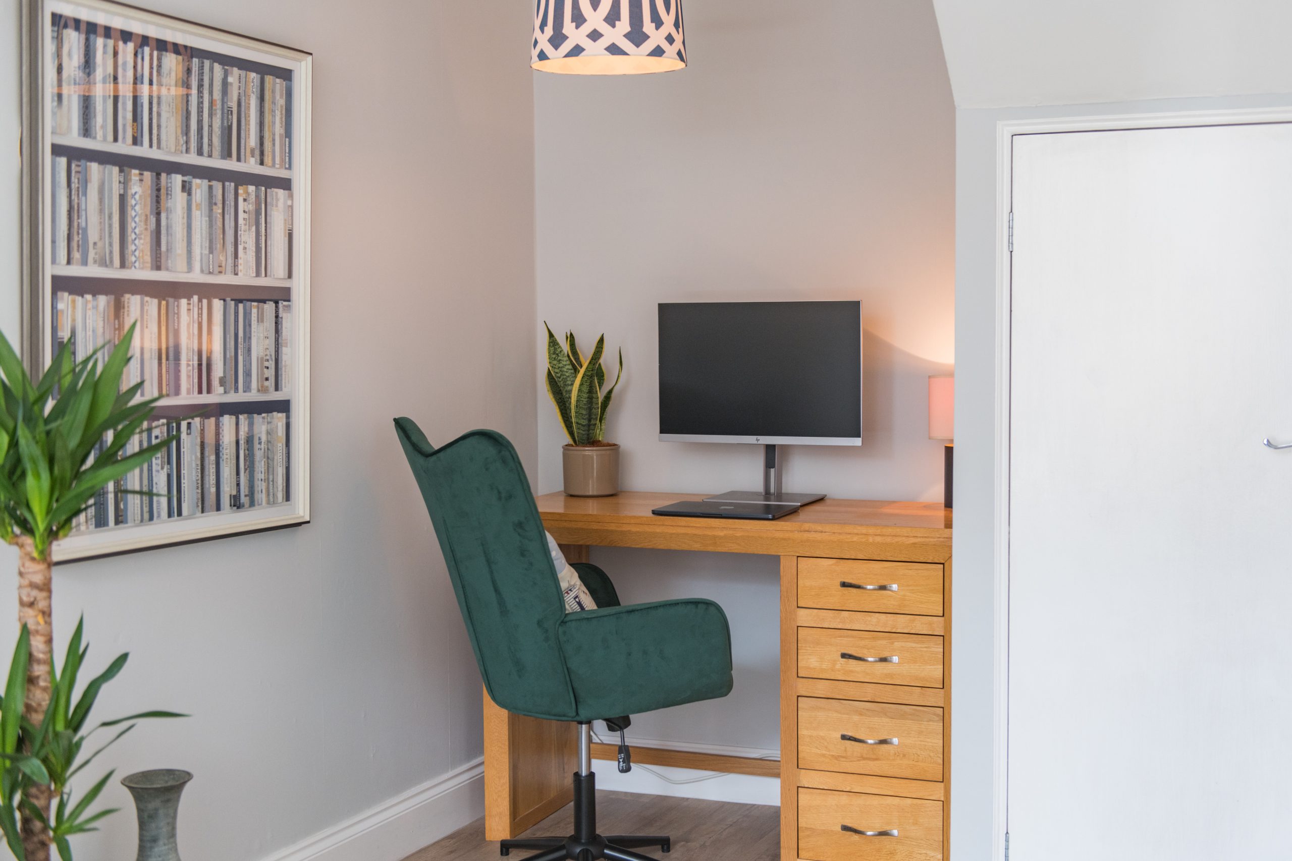Fisherman's Cottage, Deal | Holiday Homes in Deal with a desk